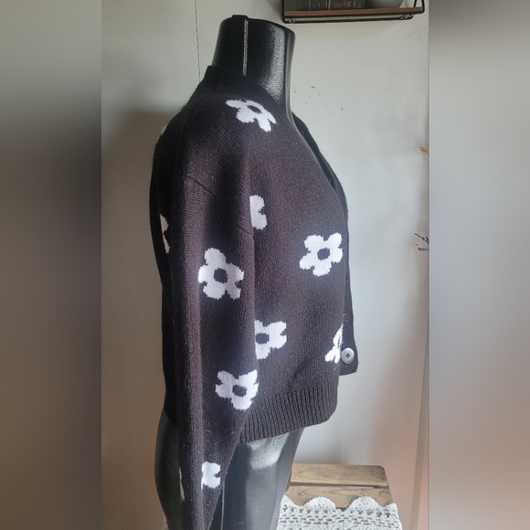 Streetwear Society Black Cropped Cardigan with White Floral Designs S - Picture 4 of 7
